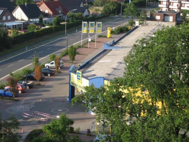 Einkaufmöglichkeit dirket neben dem Objekt